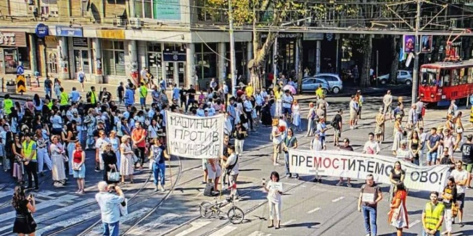 Pukli na debati, pa se vratili na mržnju: Blokaderi sa zvaničnih naloga ponovo vređaju narod! (FOTO)